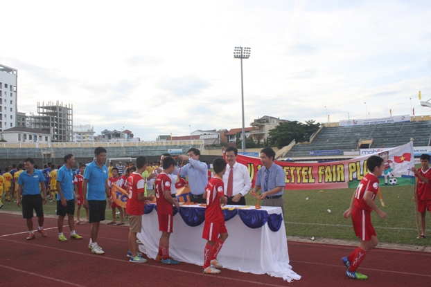 Kết thúc Vòng Chung kết Giải Bóng đá U13 quốc gia Cúp Mobifone 2015, đội Viettel 1 lên ngôi vô địch